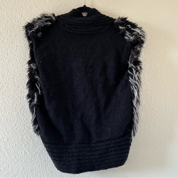 Collection Eighteen Women’s Circle Cadigan Knit Vest M/L Black Faux Fur Goblin - Picture 8 of 10